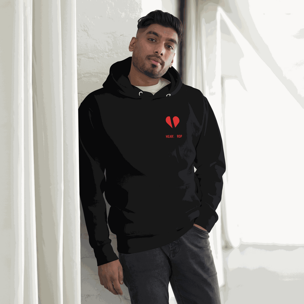 Sweat à capuche noir unisexe HEART DROP CLUB avec poche ventrale pratique et design rouge stylé.